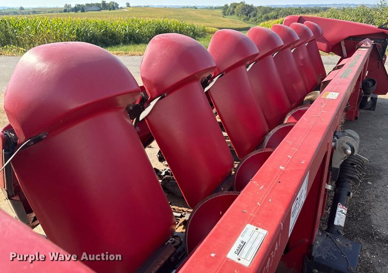 image for item DR2831 2009 Case 3408 30 N93 DE corn head