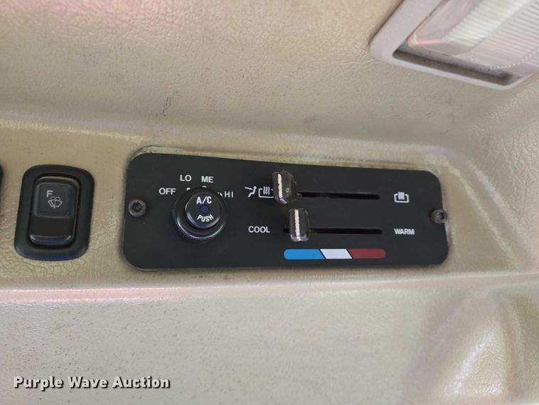 image for item DU6867 2004 Kubota L4630D MFWD tractor