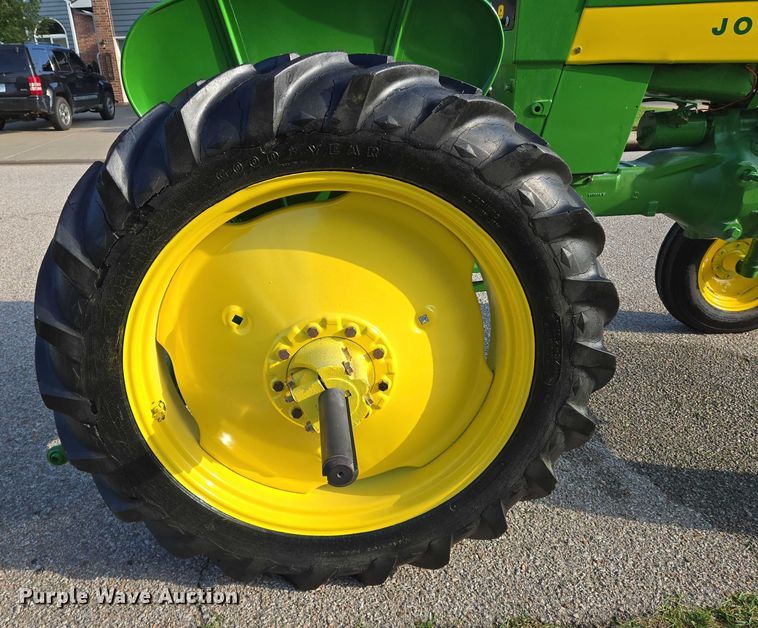 image for item DU6869 1959 John Deere 430-T tractor