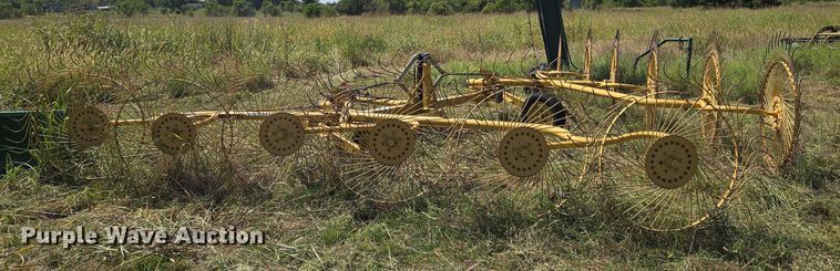 image for item DU6872 2003 Vermeer WR24 hay rake