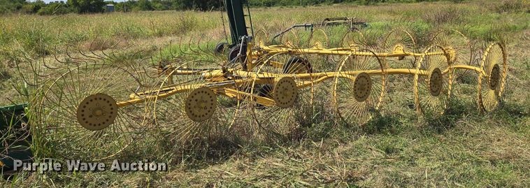 image for item DU6872 2003 Vermeer WR24 hay rake