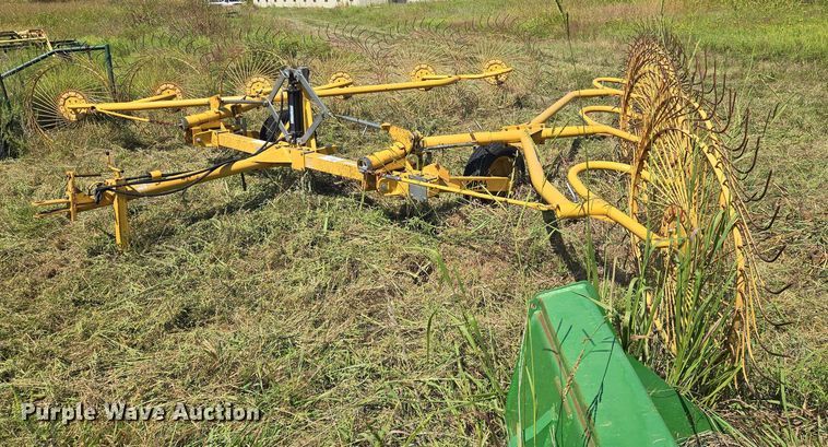image for item DU6872 2003 Vermeer WR24 hay rake