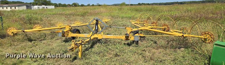 image for item DU6872 2003 Vermeer WR24 hay rake