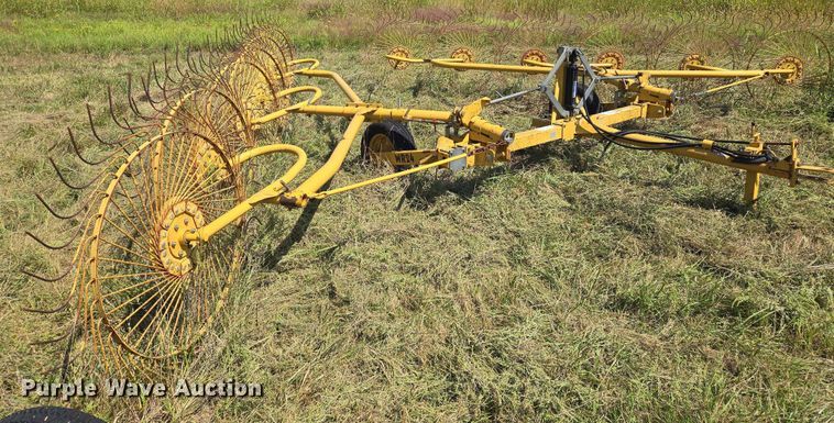 image for item DU6872 2003 Vermeer WR24 hay rake