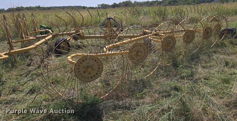 image for item DU6872 2003 Vermeer WR24 hay rake