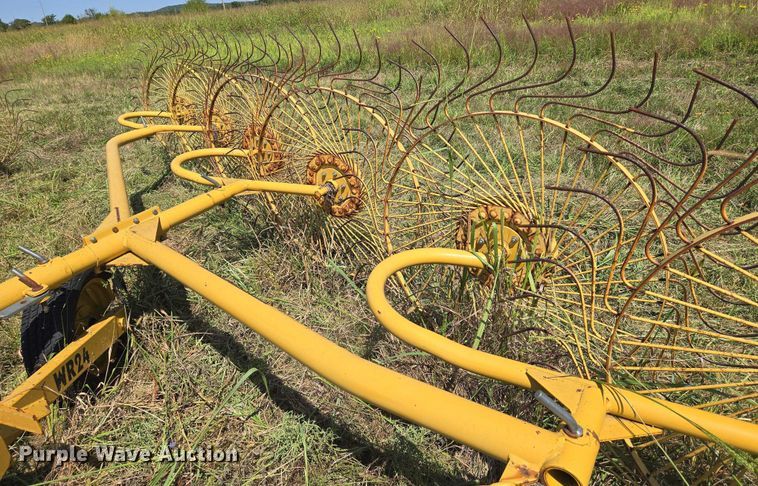 image for item DU6872 2003 Vermeer WR24 hay rake