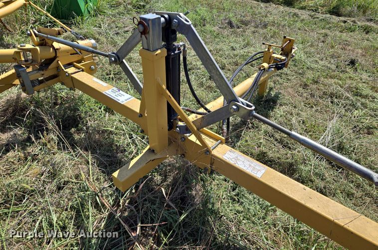 image for item DU6872 2003 Vermeer WR24 hay rake