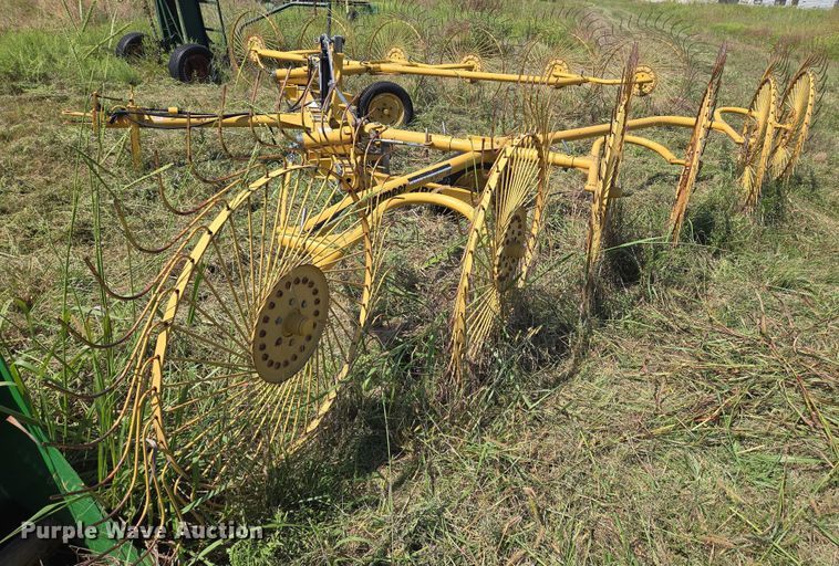 image for item DU6872 2003 Vermeer WR24 hay rake