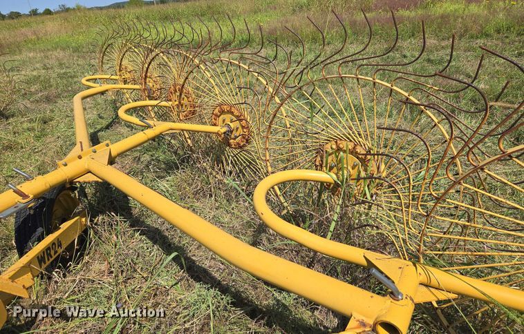 image for item DU6872 2003 Vermeer WR24 hay rake