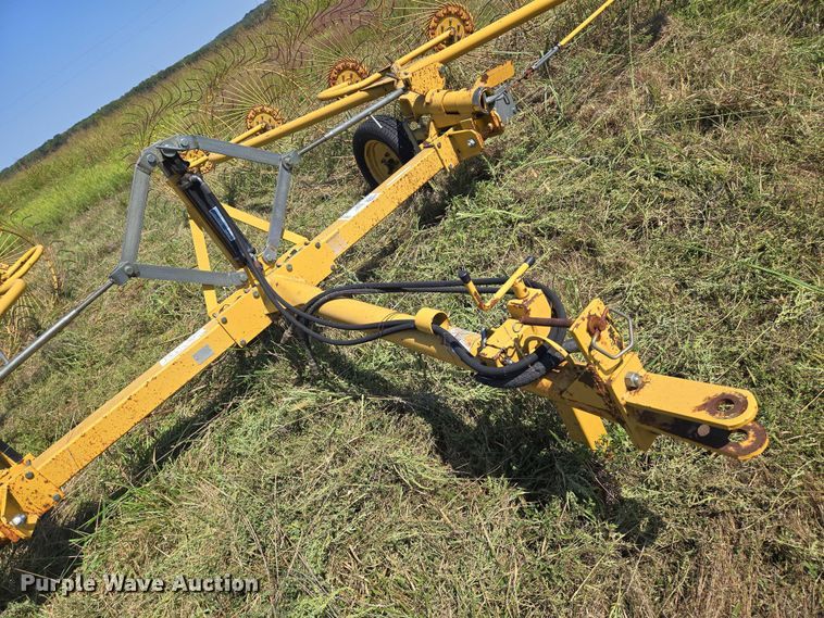 image for item DU6872 2003 Vermeer WR24 hay rake