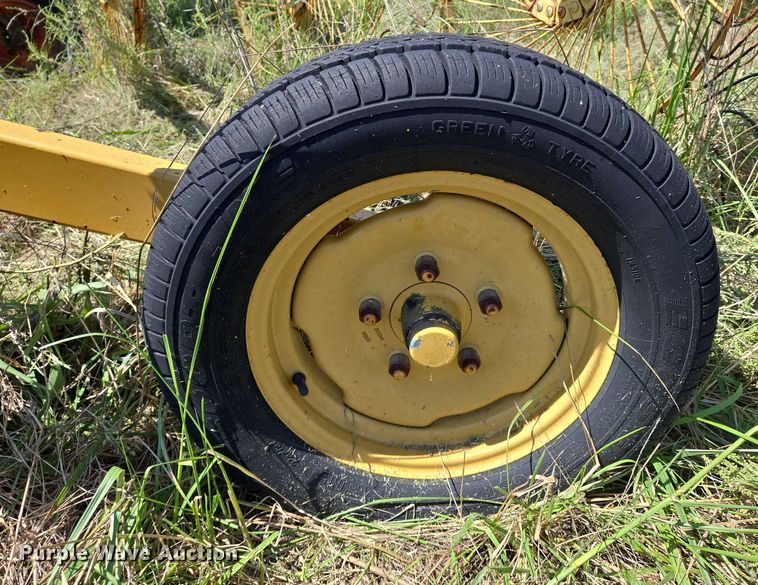 image for item DU6872 2003 Vermeer WR24 hay rake