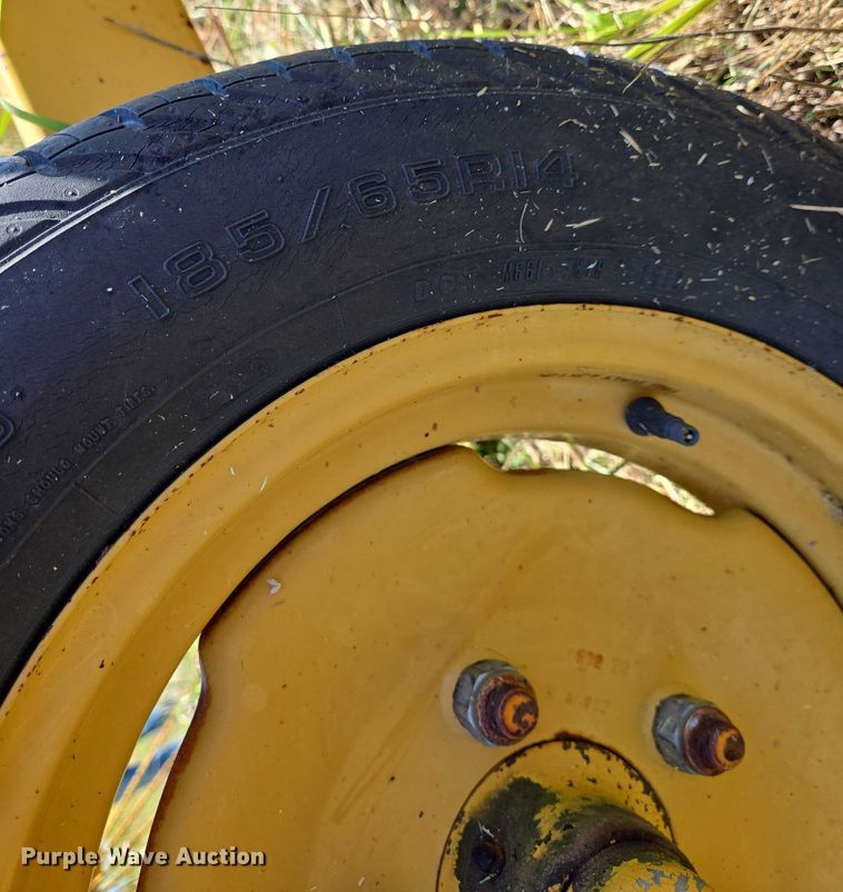 image for item DU6872 2003 Vermeer WR24 hay rake