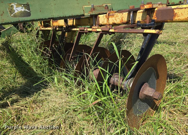 image for item DU6873 John Deere T0230 tandem disk