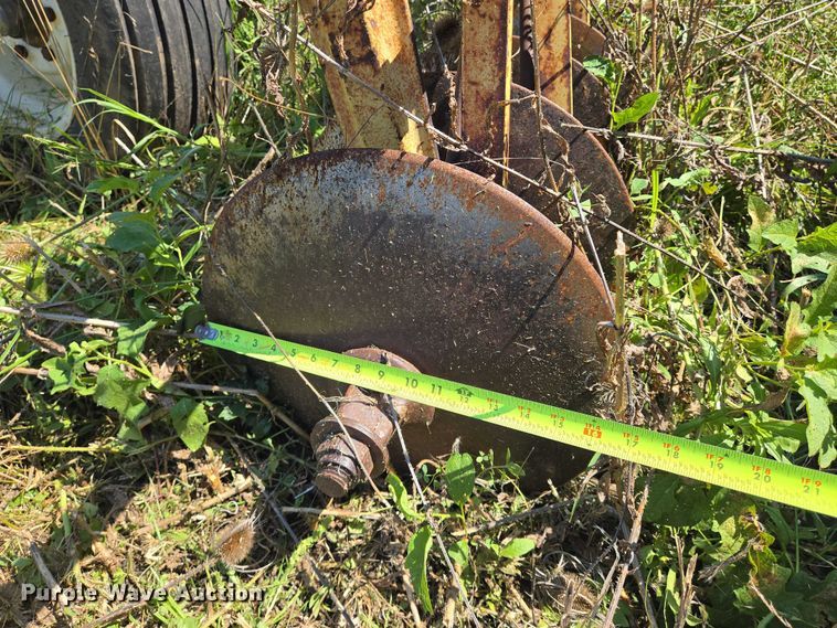 image for item DU6873 John Deere T0230 tandem disk