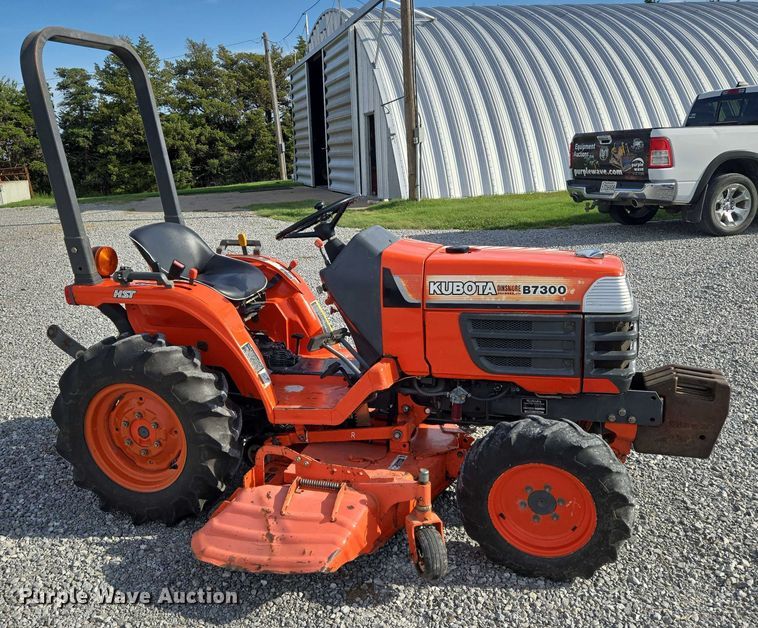 image for item DU6893 Kubota B7300HSD MFWD tractor