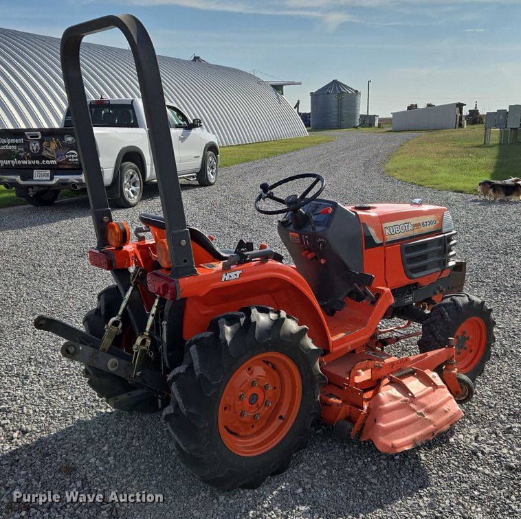 image for item DU6893 Kubota B7300HSD MFWD tractor
