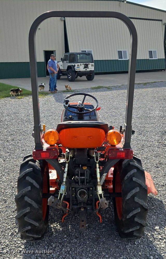 image for item DU6893 Kubota B7300HSD MFWD tractor