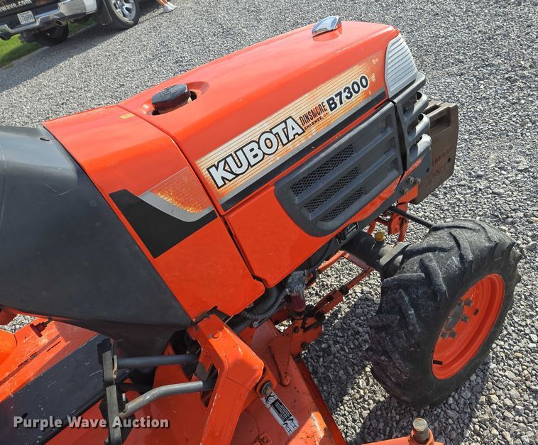 image for item DU6893 Kubota B7300HSD MFWD tractor