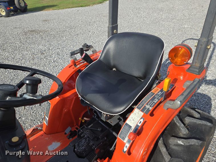 image for item DU6893 Kubota B7300HSD MFWD tractor