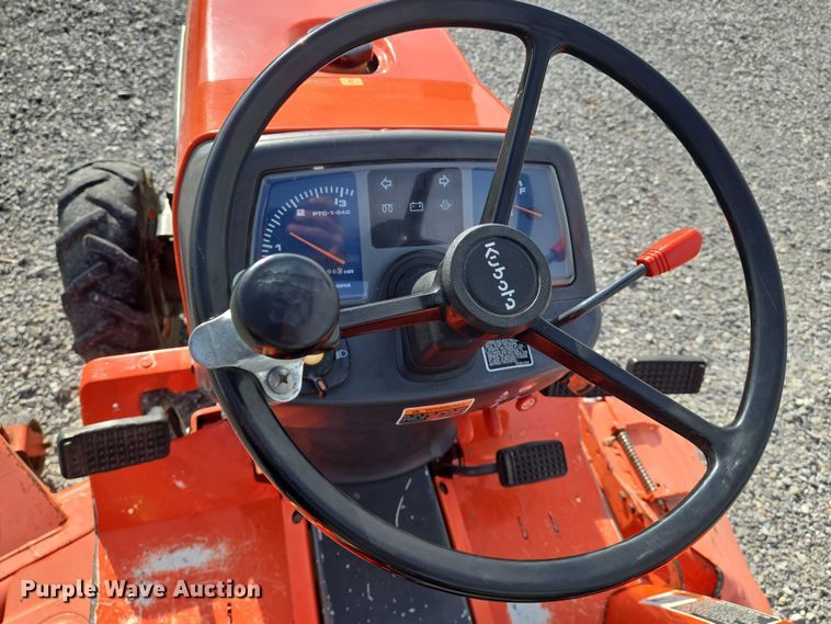 image for item DU6893 Kubota B7300HSD MFWD tractor