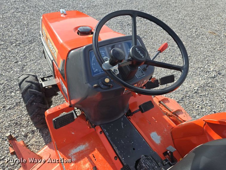 image for item DU6893 Kubota B7300HSD MFWD tractor