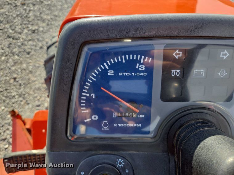 image for item DU6893 Kubota B7300HSD MFWD tractor