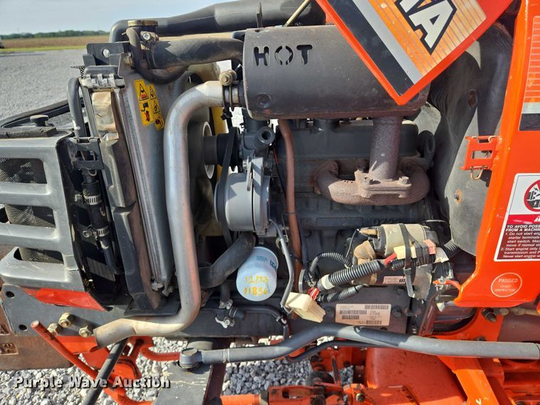 image for item DU6893 Kubota B7300HSD MFWD tractor