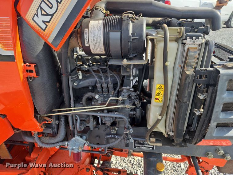 image for item DU6893 Kubota B7300HSD MFWD tractor