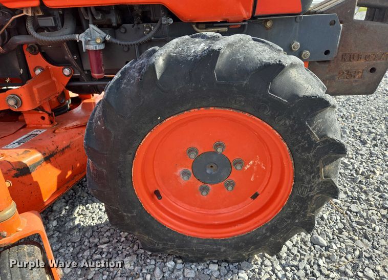 image for item DU6893 Kubota B7300HSD MFWD tractor