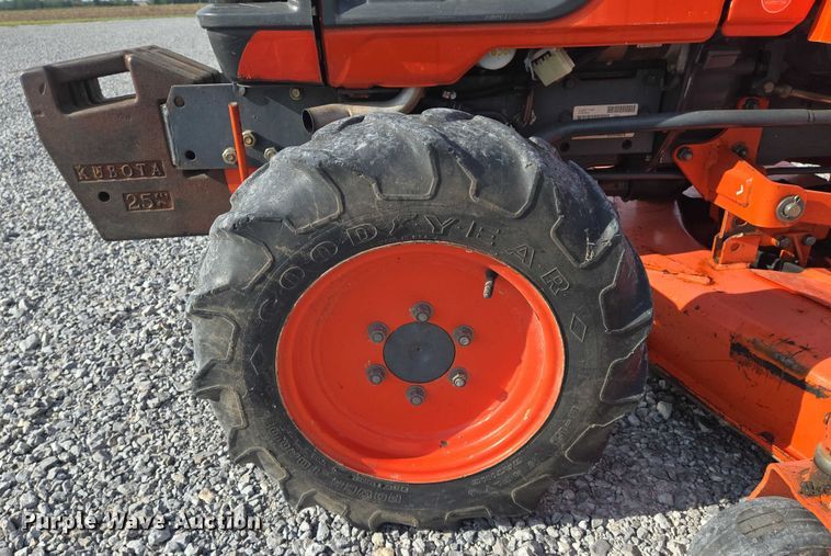 image for item DU6893 Kubota B7300HSD MFWD tractor