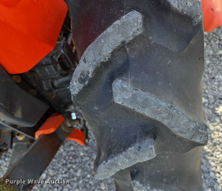 image for item DU6893 Kubota B7300HSD MFWD tractor