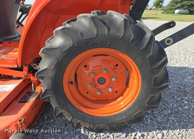 image for item DU6893 Kubota B7300HSD MFWD tractor