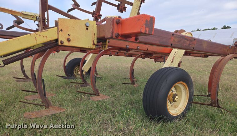image for item DU6895 Krause 3518 field cultivator