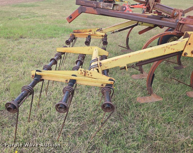image for item DU6895 Krause 3518 field cultivator
