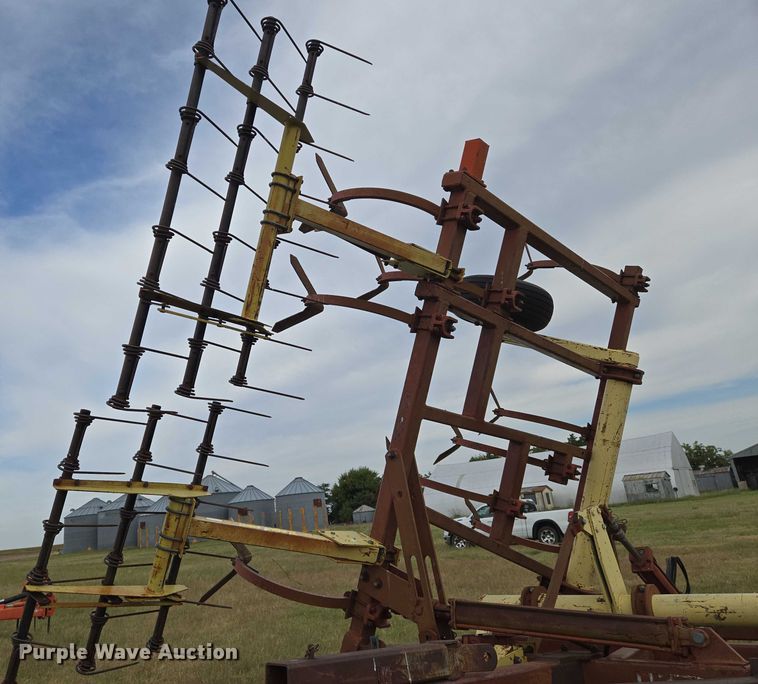 image for item DU6895 Krause 3518 field cultivator