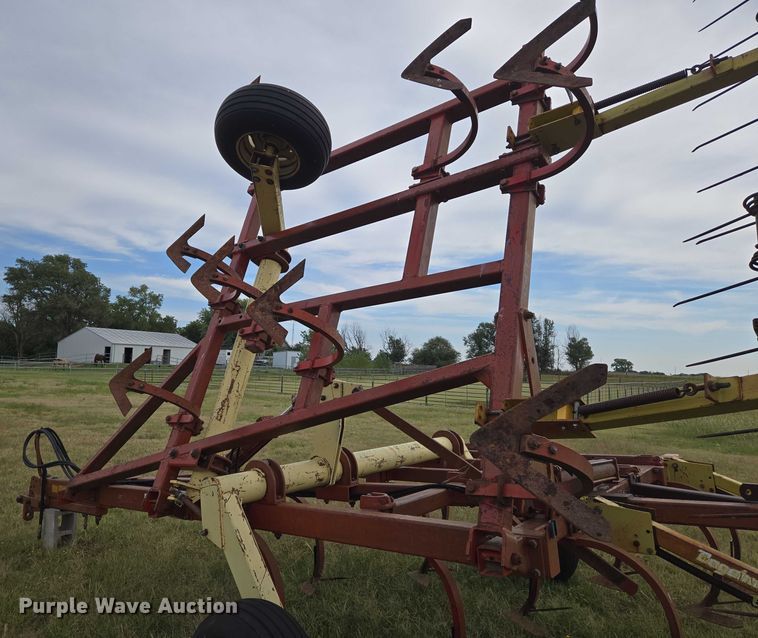 image for item DU6895 Krause 3518 field cultivator
