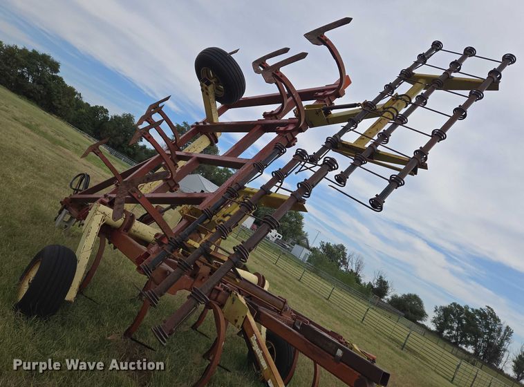 image for item DU6895 Krause 3518 field cultivator