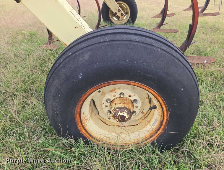 image for item DU6895 Krause 3518 field cultivator