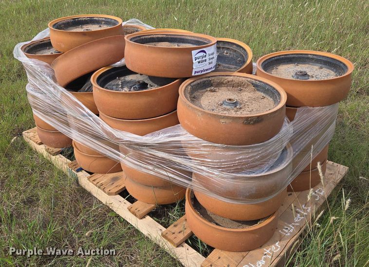 image for item DU6900 (42) John Deere planter wheels