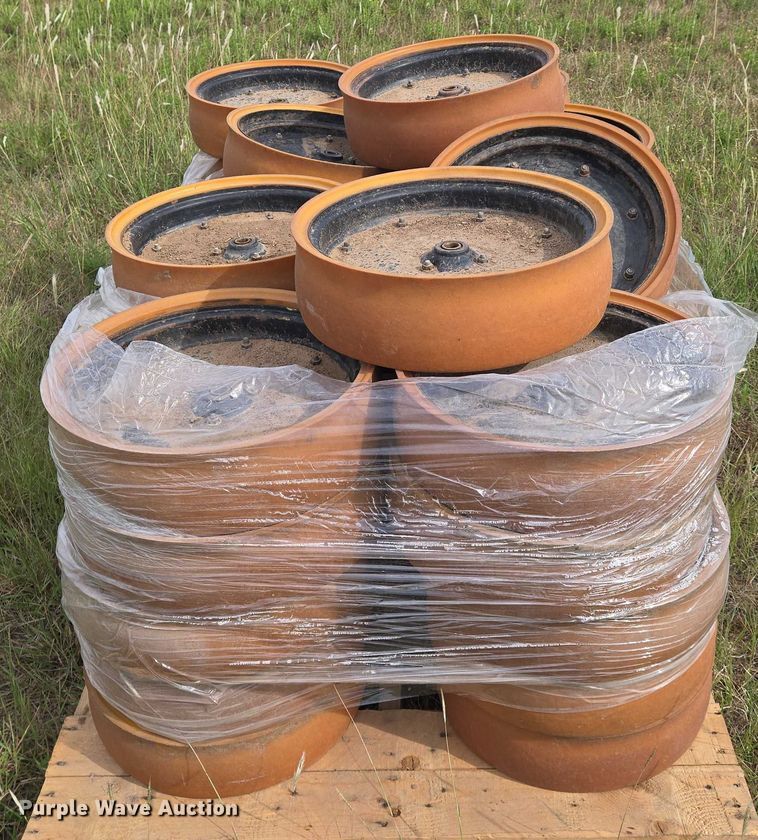 image for item DU6900 (42) John Deere planter wheels