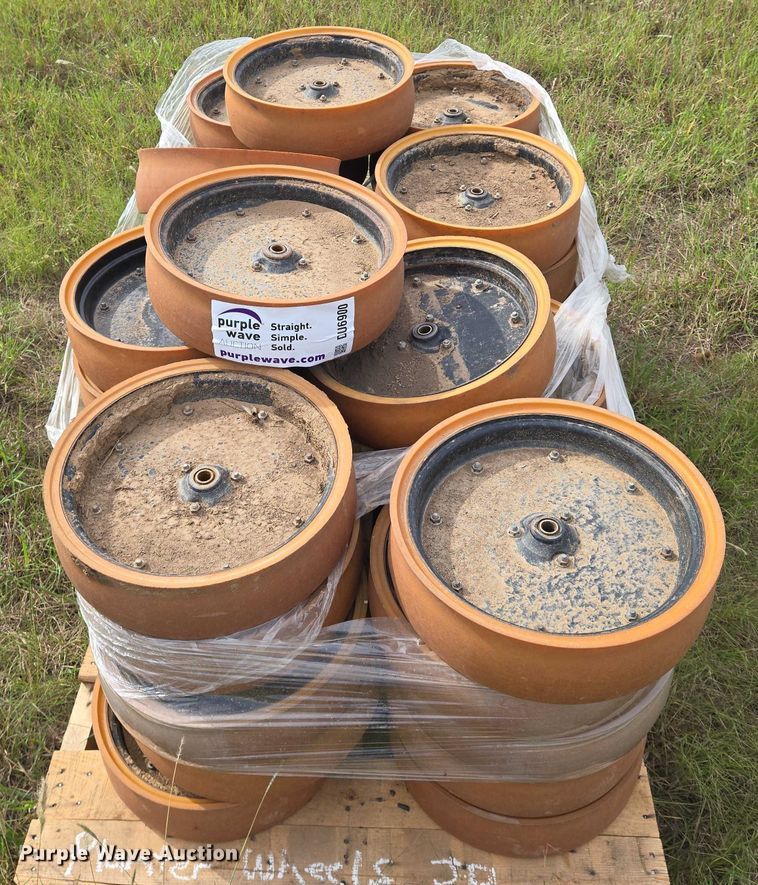 image for item DU6900 (42) John Deere planter wheels