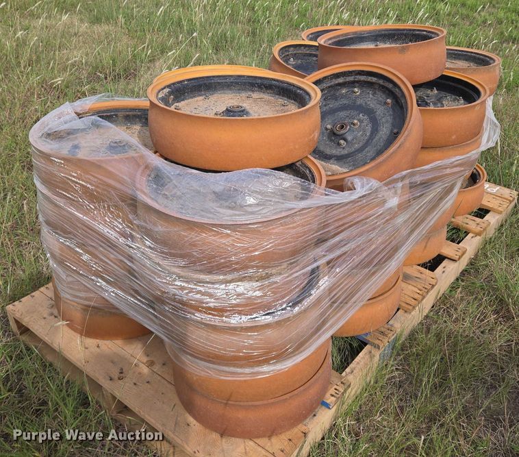 image for item DU6900 (42) John Deere planter wheels