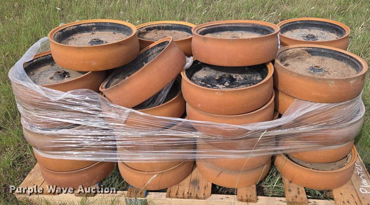 image for item DU6900 (42) John Deere planter wheels