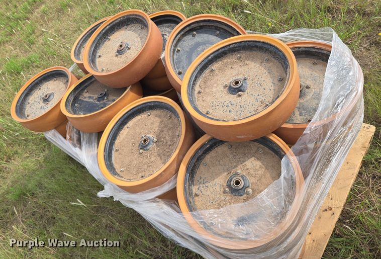 image for item DU6900 (42) John Deere planter wheels