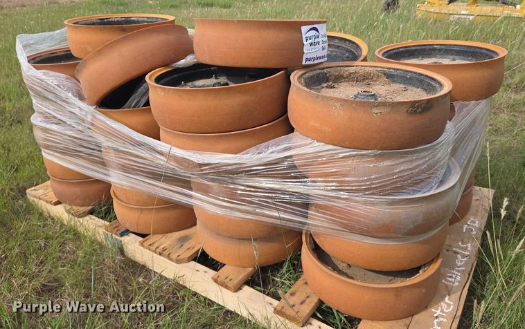 image for item DU6900 (42) John Deere planter wheels