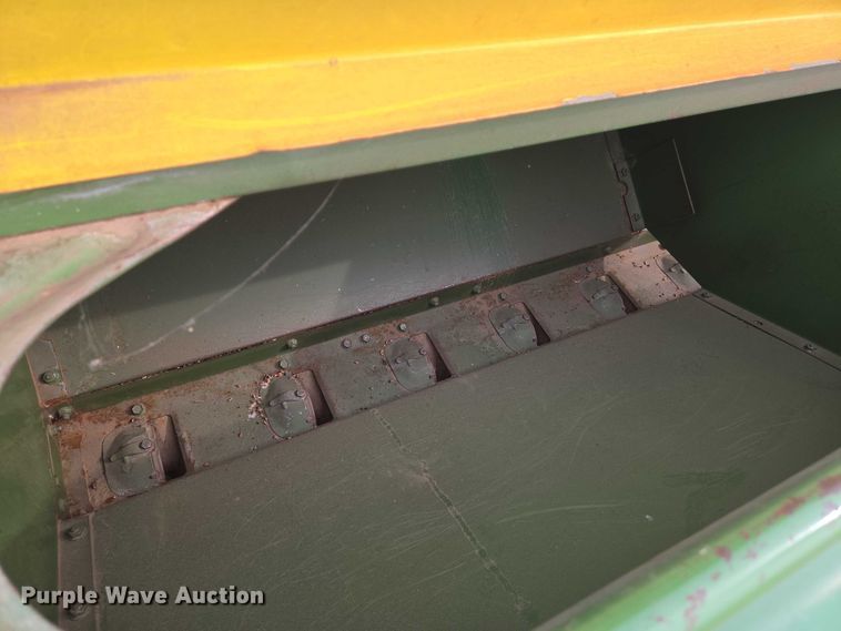 image for item DU6903 John Deere 8300 grain drill