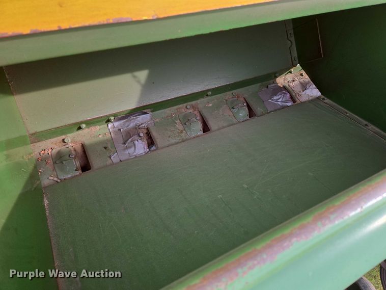 image for item DU6904 John Deere 8300 grain drill