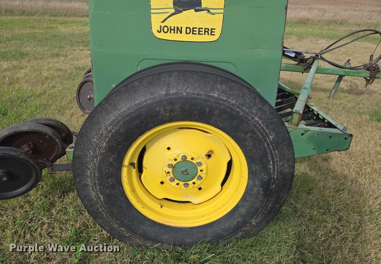 image for item DU6904 John Deere 8300 grain drill