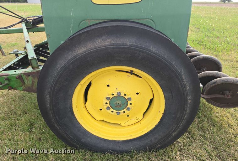 image for item DU6904 John Deere 8300 grain drill