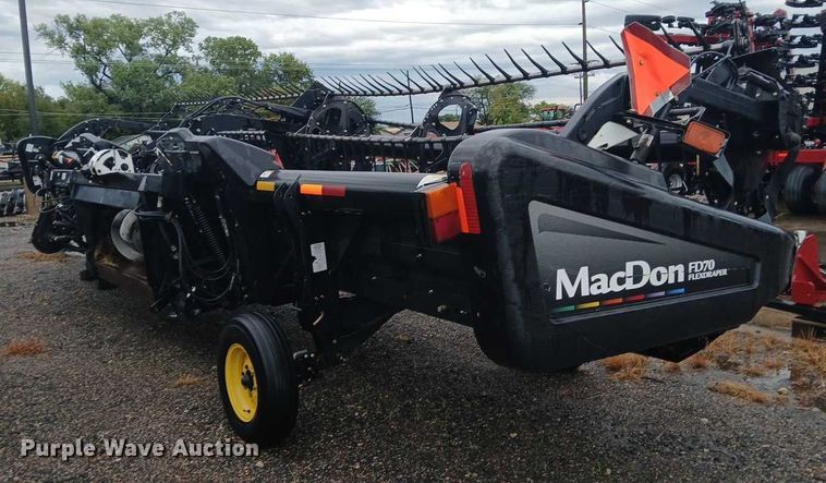 image for item DU6924 2009 MacDon FD70 flex draper head